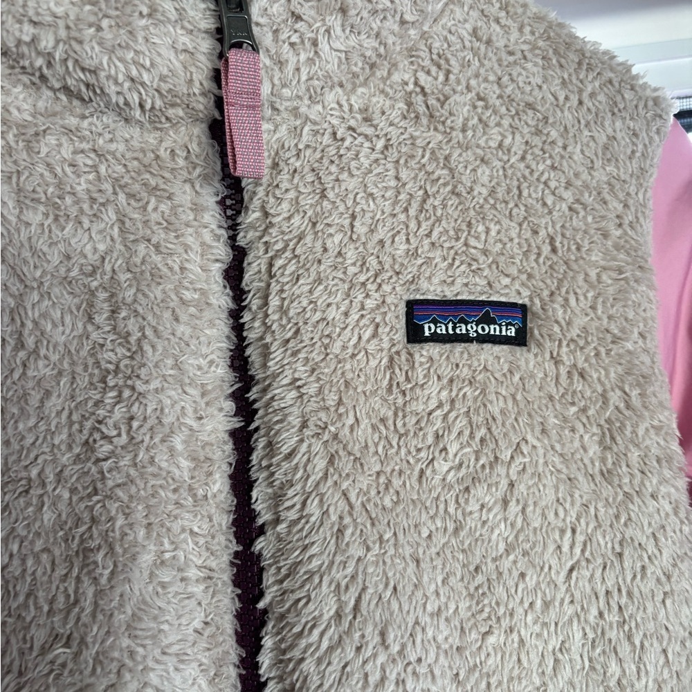 Patagonia Pink and Beige Fleece Jacket - Picture 3 of 4